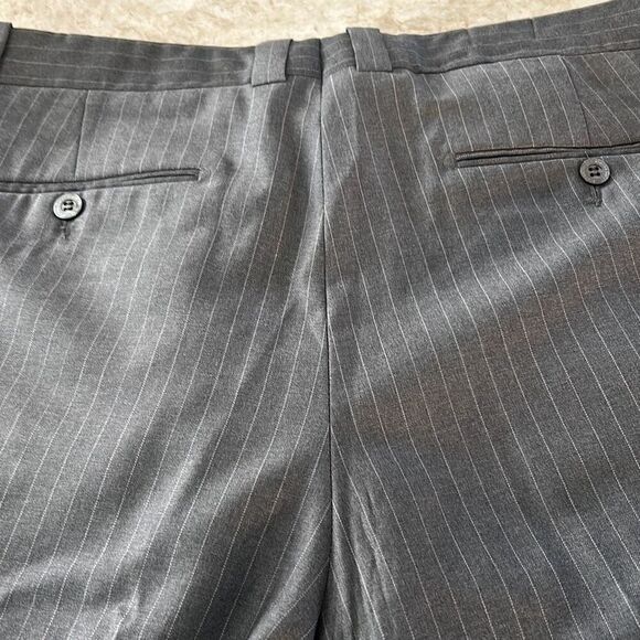 Elevee Custom Gray Striped Shorts - Picture 6 of 6